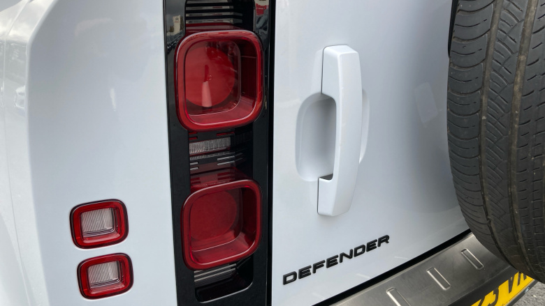 Land Rover Defender 90 Diesel 3.0 D250 Hard Top SE Auto